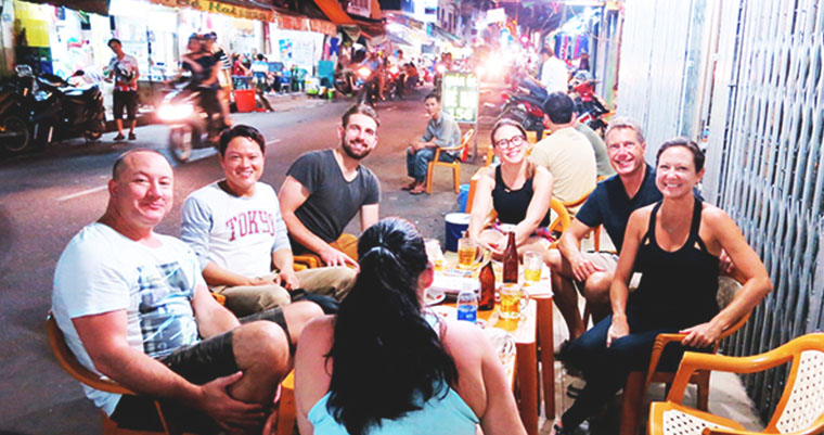 Phố tây Sài Gòn - đêm tấp nập, giá rẻ “bèo” và đầy thân thiện
